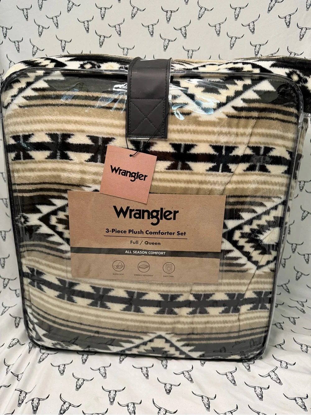 Wrangler Travel Tote in Beige, Black & Cream Aztec Pattern